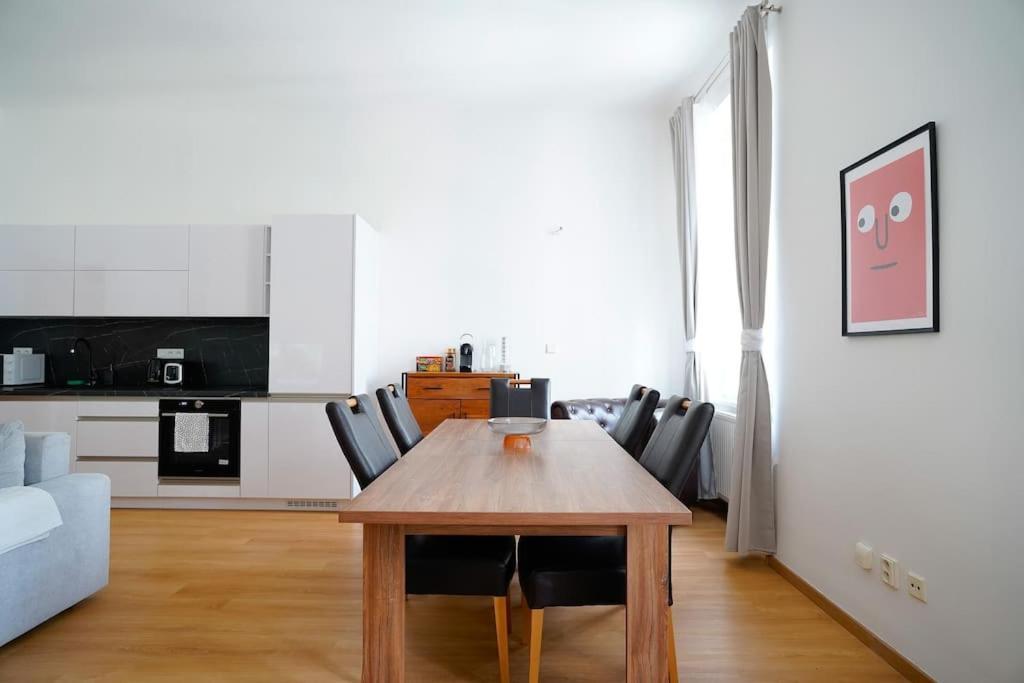 The Dante Family And Friends - Center, Parking Apartment *
